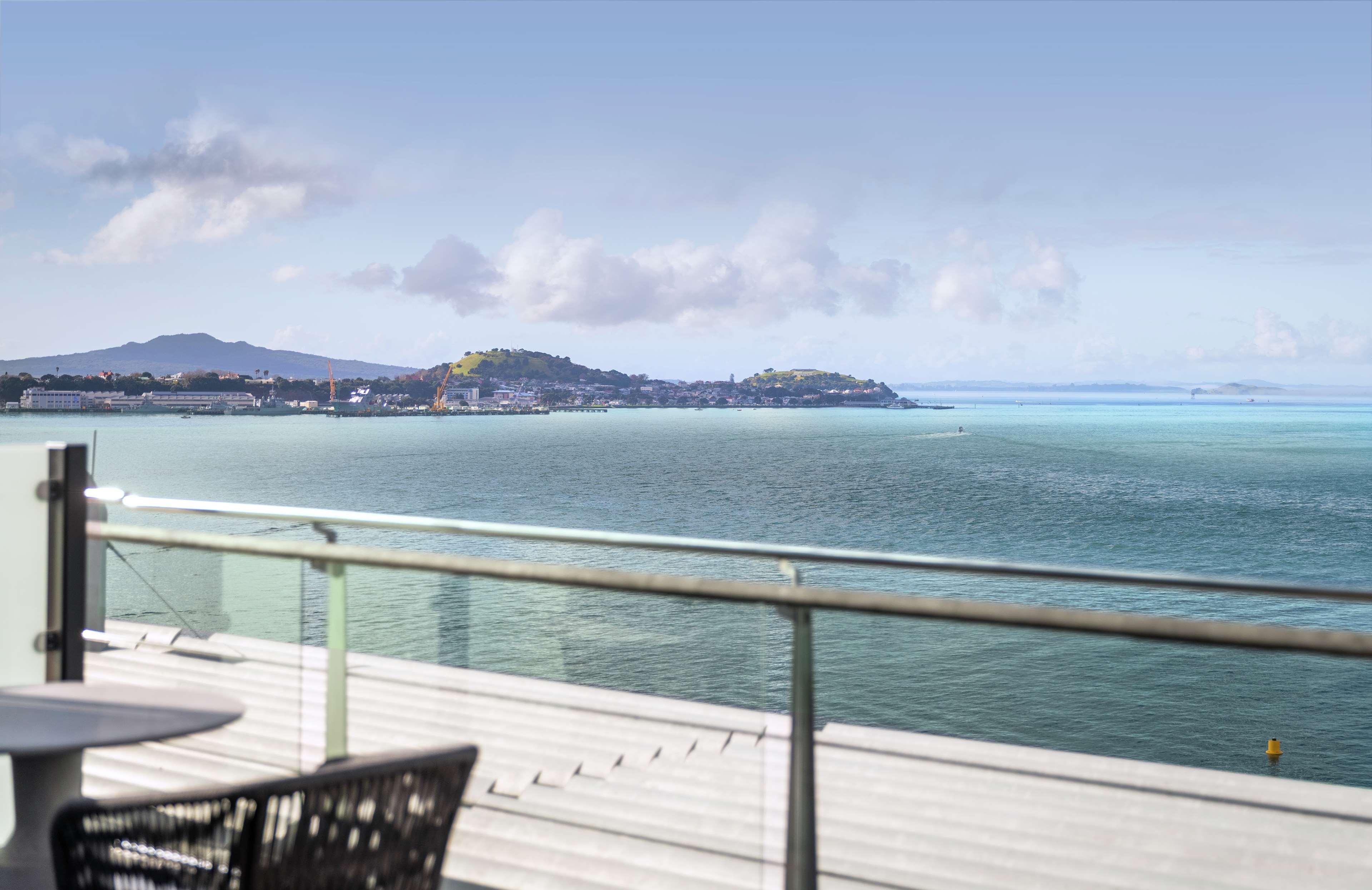 Hilton Auckland Hotel Exterior photo View of the bay from the hotel